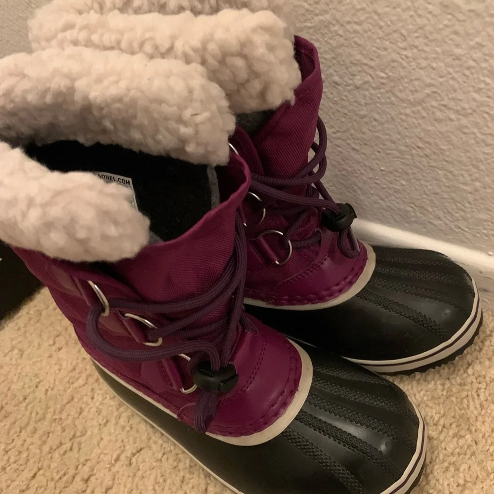 Kids-SOREL Snow boots in GREAT condition. WITH BOX - Picture 3 of 11